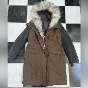 NWT Vera Wang Brie Khaki Jacket with Detachable Faux Fur Bib Sz M